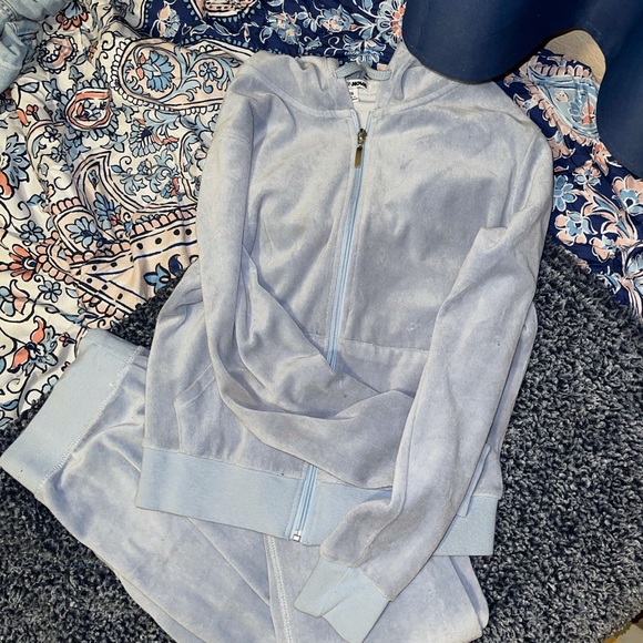 FASHION NOVA VELOUR SET- SOLD - Picture 3 of 3